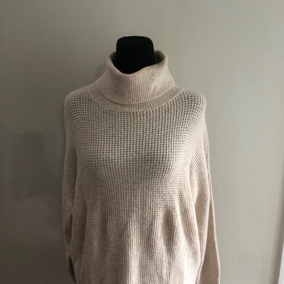 Aerie‎ Cozy Oversized Beige Turtleneck Sweater Casual & Warm Size Medium NWT - Picture 3 of 11
